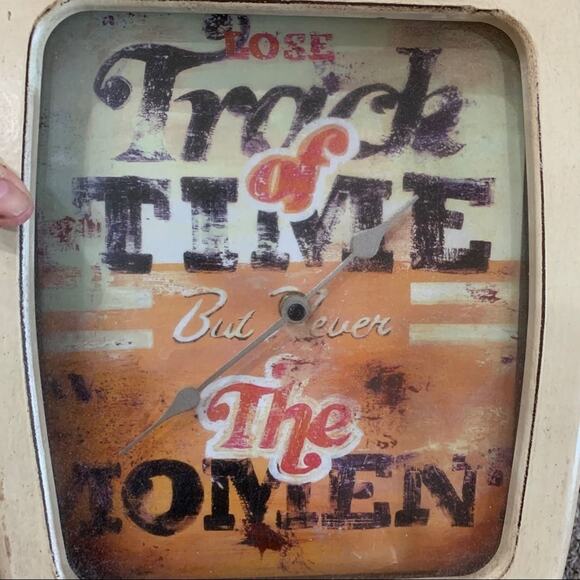 Decorative Antique/Rustic/Vintage Standing table clock works with batteries - Picture 5 of 9